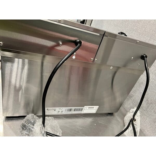 Scratch and Dent Avantco F202 30 lb. Dual Tank Medium-Duty Electric Countertop Fryer - 208-240V, 5400/7200W