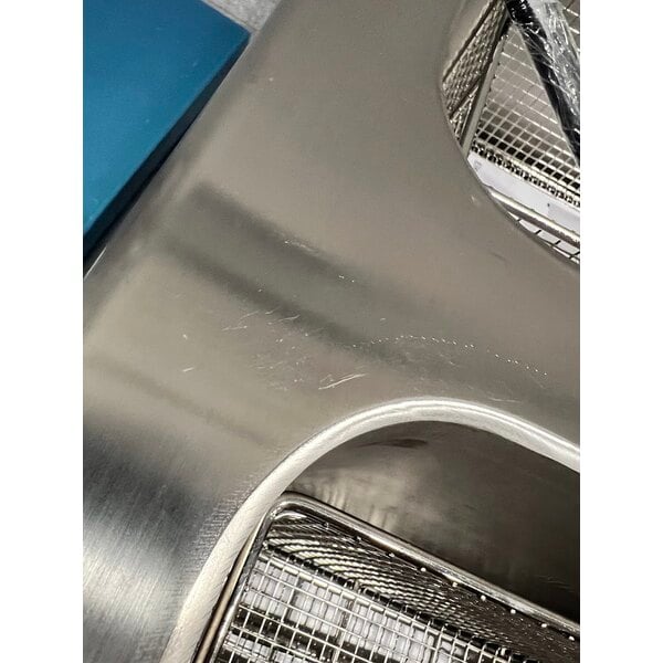 Scratch and Dent Avantco F202 30 lb. Dual Tank Medium-Duty Electric Countertop Fryer - 208-240V, 5400/7200W