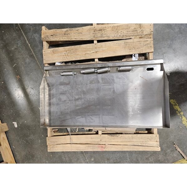 Scratch and Dent Avantco EG36N 36" Electric Countertop Griddle - 208/240V, 7488W-10080W