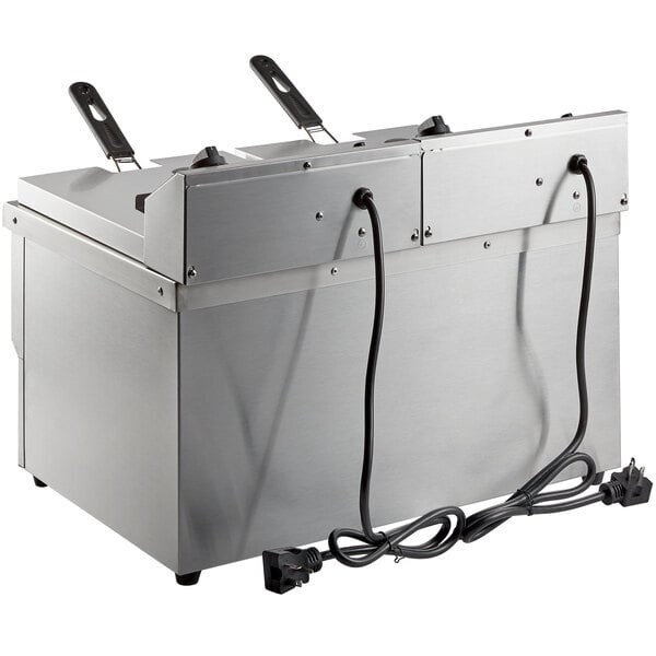 Scratch and Dent Avantco F202 30 lb. Dual Tank Medium-Duty Electric Countertop Fryer - 208-240V, 5400/7200W