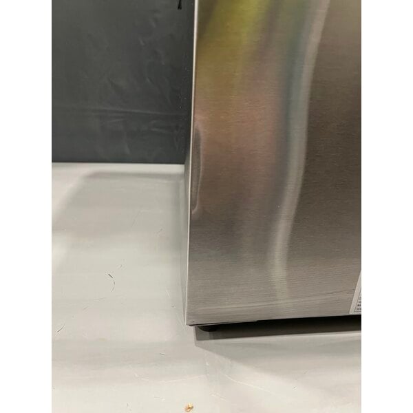 Scratch and Dent Avantco F202 30 lb. Dual Tank Medium-Duty Electric Countertop Fryer - 208-240V, 5400/7200W