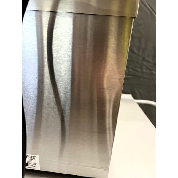 Scratch and Dent Avantco F202 30 lb. Dual Tank Medium-Duty Electric Countertop Fryer - 208-240V, 5400/7200W