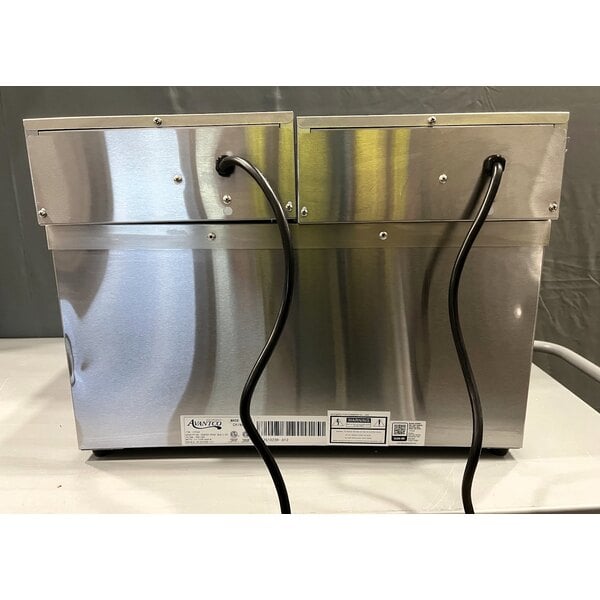 Scratch and Dent Avantco F202 30 lb. Dual Tank Medium-Duty Electric Countertop Fryer - 208-240V, 5400/7200W