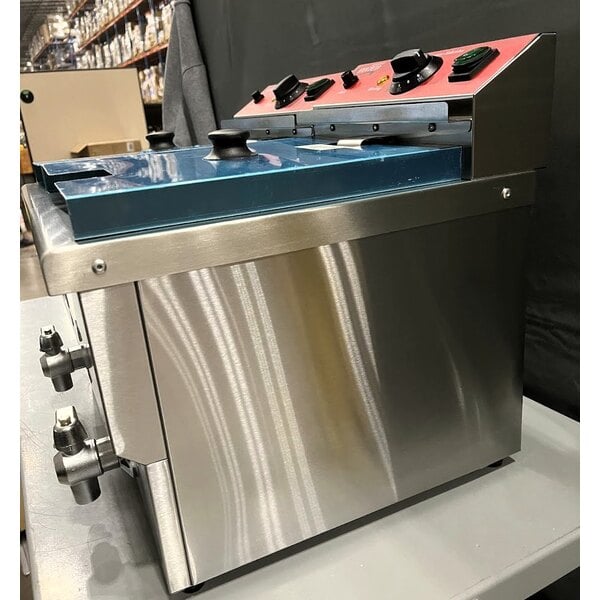 Scratch and Dent Avantco F202 30 lb. Dual Tank Medium-Duty Electric Countertop Fryer - 208-240V, 5400/7200W