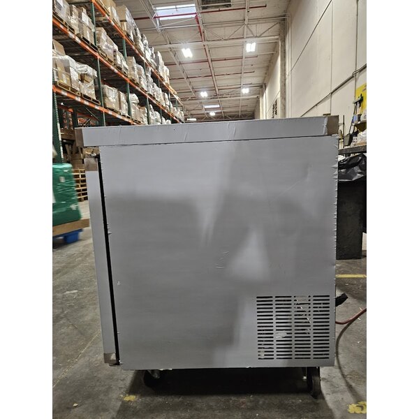 Scratch and Dent Avantco AU-27R 27" Undercounter Refrigerator