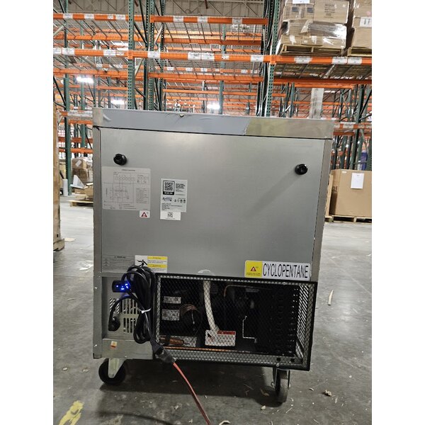 Scratch and Dent Avantco AU-27R 27" Undercounter Refrigerator