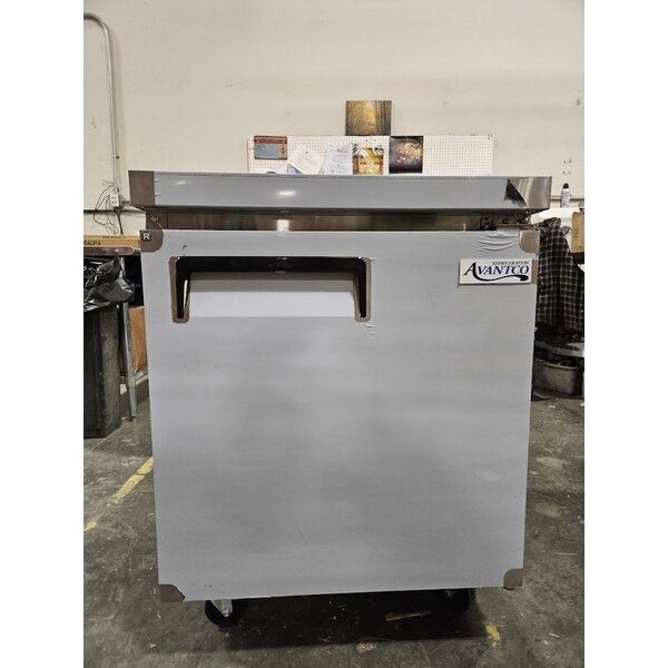 Scratch and Dent Avantco AU-27R 27" Undercounter Refrigerator