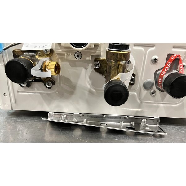 Scratch and Dent Rinnai V53DeN Natural Gas Wall-Mounted Outdoor Tankless Water Heater - 120V, 120,000 BTU, 5.3 GPM