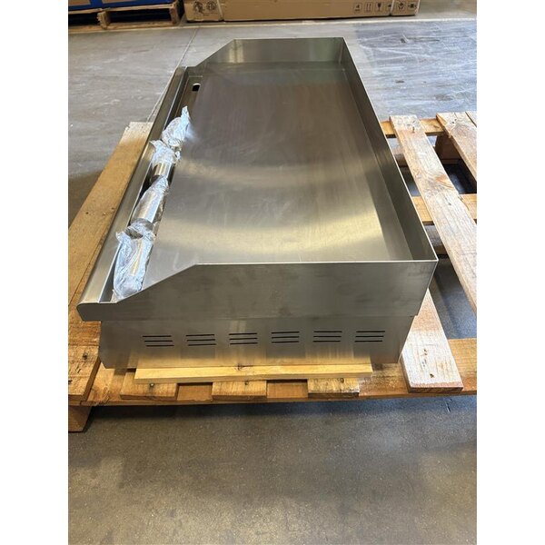 Scratch and Dent Avantco EG36N 36" Electric Countertop Griddle - 208/240V, 7488W-10080W