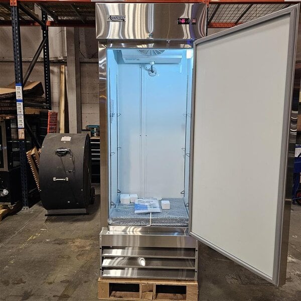 Scratch and Dent Avantco A-19F-HC 29" Solid Door Reach-In Freezer