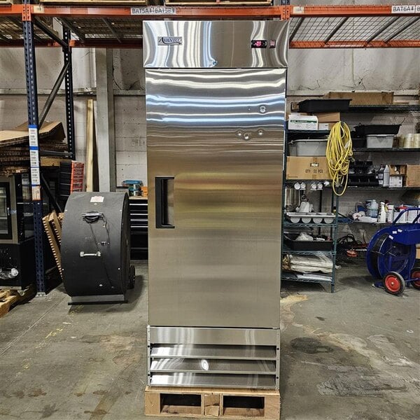 Scratch and Dent Avantco A-19F-HC 29" Solid Door Reach-In Freezer