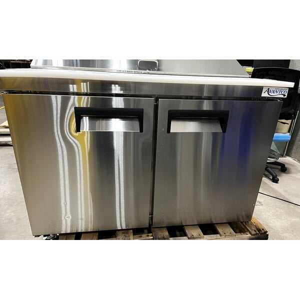 Scratch and Dent Avantco APT-48-HC 47" 2 Door Refrigerated Sandwich Prep Table