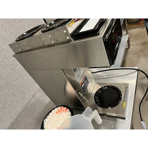 Scratch and Dent Bunn 13300.0004 VP17-3 Low Profile Pourover Coffee Brewer with 3 Warmers