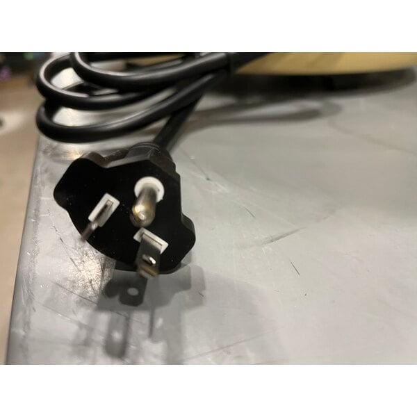 Scratch and Dent Town 57155 110 Cup (55 Cup Raw) Electronic Rice Cooker / Warmer - 230V