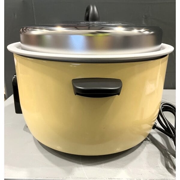 Scratch and Dent Town 57155 110 Cup (55 Cup Raw) Electronic Rice Cooker / Warmer - 230V