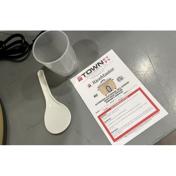 Scratch and Dent Town 57155 110 Cup (55 Cup Raw) Electronic Rice Cooker / Warmer - 230V