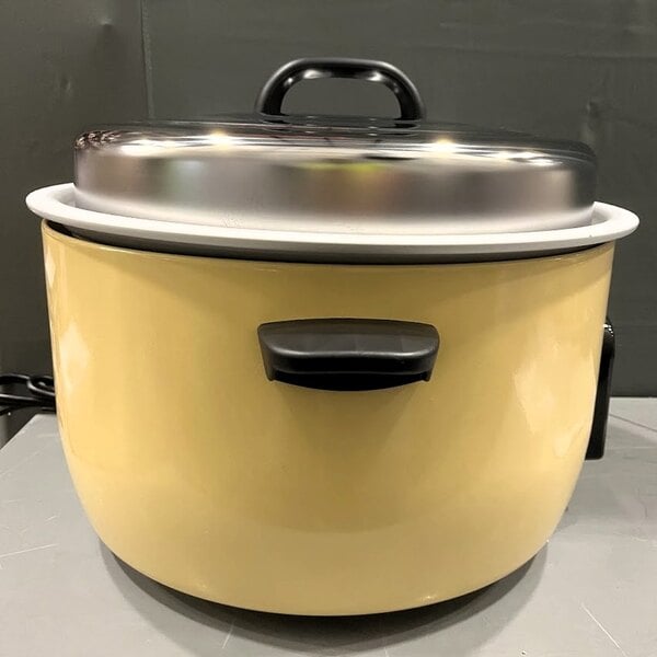 Scratch and Dent Town 57155 110 Cup (55 Cup Raw) Electronic Rice Cooker / Warmer - 230V