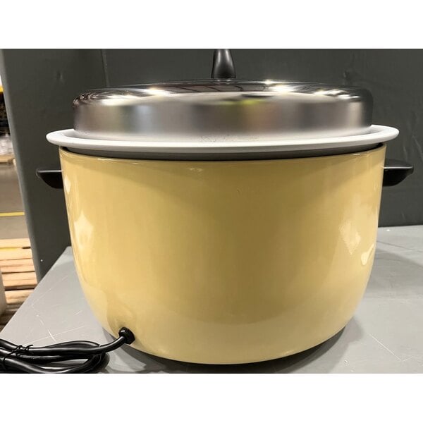 Scratch and Dent Town 57155 110 Cup (55 Cup Raw) Electronic Rice Cooker / Warmer - 230V