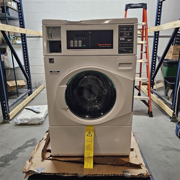 Scratch and Dent Speed Queen Quantum Gold Pro FV6010WN 3.42 cu. ft. 27" Front Load Commercial Washer with Front Control - Coin Operated