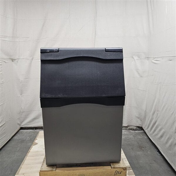 Scratch and Dent Avantco Ice MC-F-430-A 30" Air Cooled Modular Full Cube Ice Machine - 397 lb.
