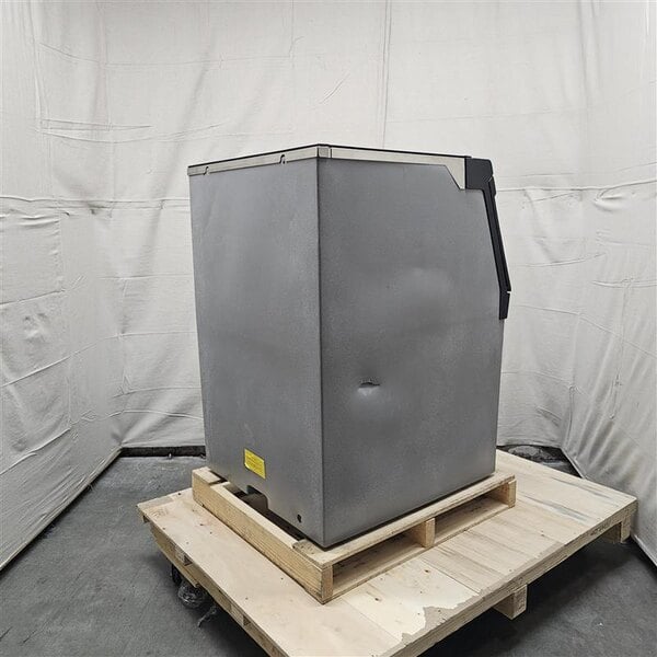 Scratch and Dent Avantco Ice MC-F-430-A 30" Air Cooled Modular Full Cube Ice Machine - 397 lb.
