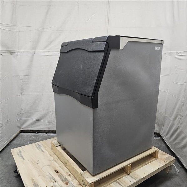 Scratch and Dent Avantco Ice MC-F-430-A 30" Air Cooled Modular Full Cube Ice Machine - 397 lb.