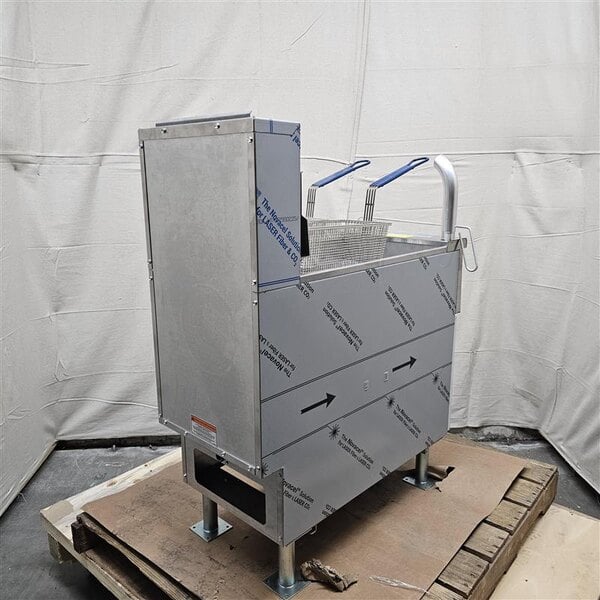 Scratch and Dent Pitco® SG14-S Natural Gas 40-50 lb. Stainless Steel Floor Fryer - 110,000 BTU