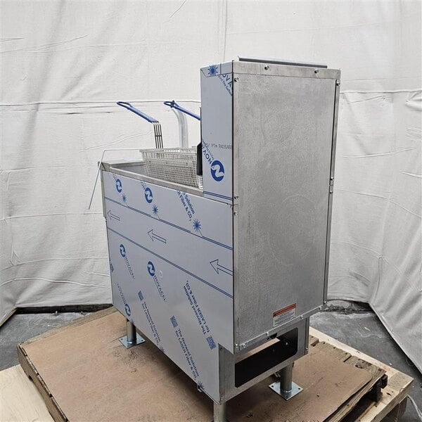 Scratch and Dent Pitco® SG14-S Natural Gas 40-50 lb. Stainless Steel Floor Fryer - 110,000 BTU