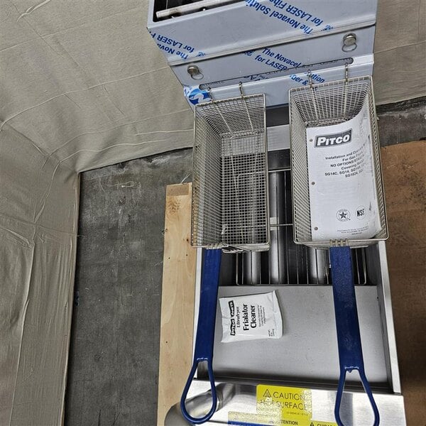 Scratch and Dent Pitco® SG14-S Natural Gas 40-50 lb. Stainless Steel Floor Fryer - 110,000 BTU