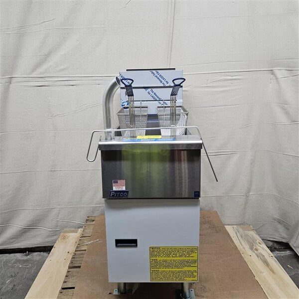 Scratch and Dent Pitco® SG14-S Natural Gas 40-50 lb. Stainless Steel Floor Fryer - 110,000 BTU