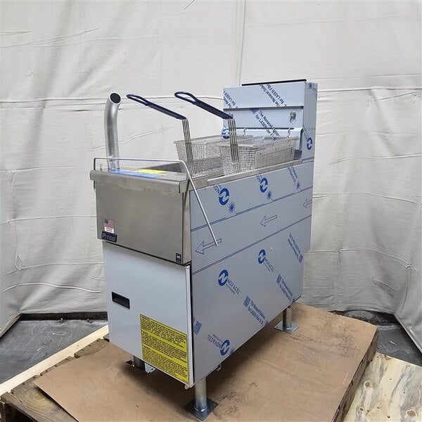 Scratch and Dent Pitco® SG14-S Natural Gas 40-50 lb. Stainless Steel Floor Fryer - 110,000 BTU