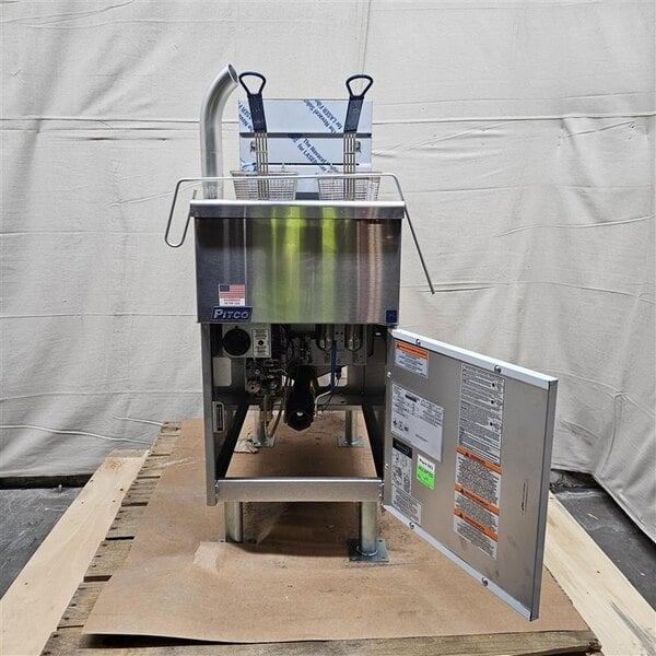 Scratch and Dent Pitco® SG14-S Natural Gas 40-50 lb. Stainless Steel Floor Fryer - 110,000 BTU