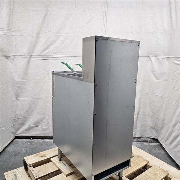 Scratch and Dent Dean by Frymaster SR114E Super Runner Economy 40 lb. Electric Floor Fryer - 240V, 1 Phase