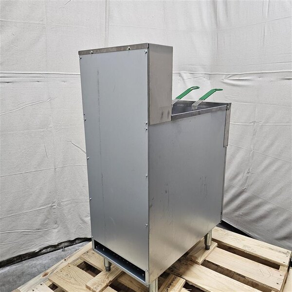 Scratch and Dent Dean by Frymaster SR114E Super Runner Economy 40 lb. Electric Floor Fryer - 240V, 1 Phase