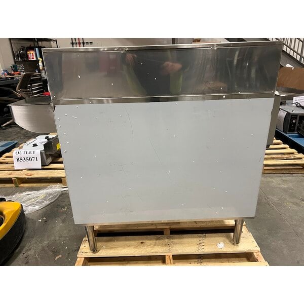 Scratch and Dent Regency 36" Stainless Steel Bussing / Waitress Station with Pan Holder