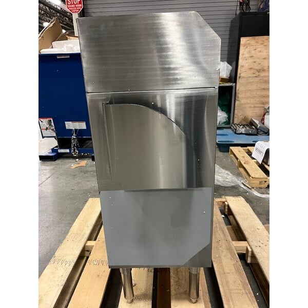 Scratch and Dent Regency 36" Stainless Steel Bussing / Waitress Station with Pan Holder