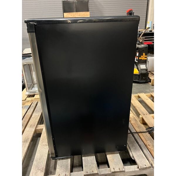 Scratch and Dent Danby DAR044A4BSLDD Designer 4.4 Cu. Ft. Stainless Steel Solid Door Reach-In Refrigerator