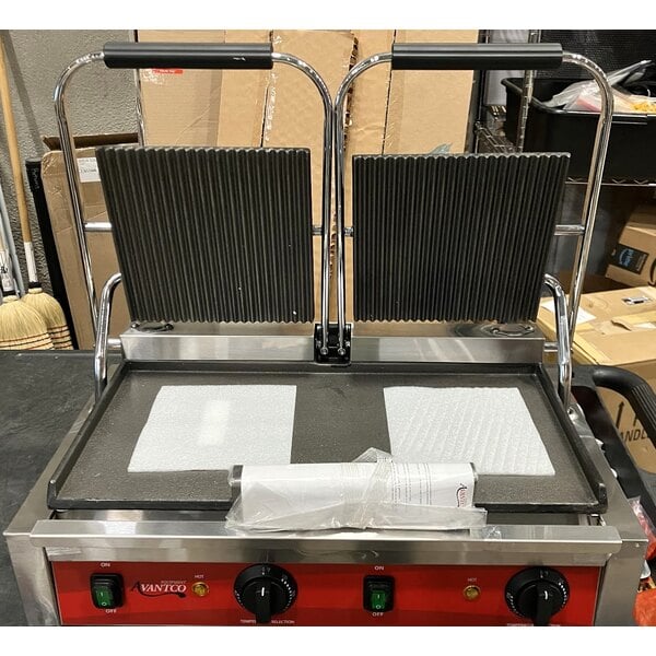 Scratch and Dent Avantco PG400GS Commercial Dual Panini Sandwich Grill with Grooved Top and Smooth Bottom Plates, and 19 5/8" x 9 1/8" Cooking Surface - 120V, 3500W