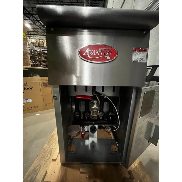 Scratch and Dent Avantco F4-ES-N 45-50 lb. Natural Gas Stainless Steel Floor Fryer - 85,000 BTU