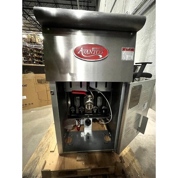 Scratch and Dent Avantco F4-ES-N 45-50 lb. Natural Gas Stainless Steel Floor Fryer - 85,000 BTU