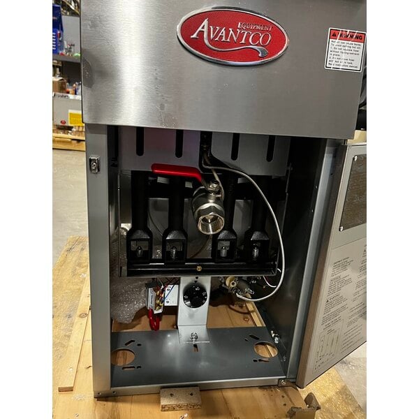 Scratch and Dent Avantco F4-ES-N 45-50 lb. Natural Gas Stainless Steel Floor Fryer - 85,000 BTU