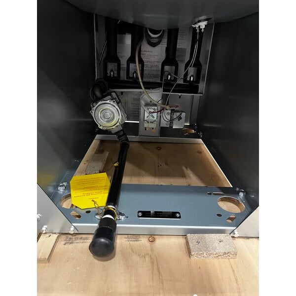 Scratch and Dent Avantco F4-ES-N 45-50 lb. Natural Gas Stainless Steel Floor Fryer - 85,000 BTU