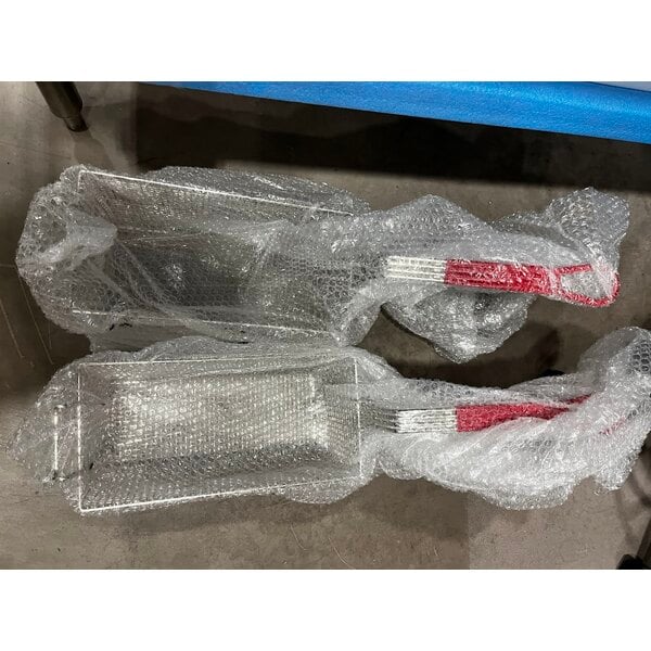 Scratch and Dent Avantco F4-ES-N 45-50 lb. Natural Gas Stainless Steel Floor Fryer - 85,000 BTU