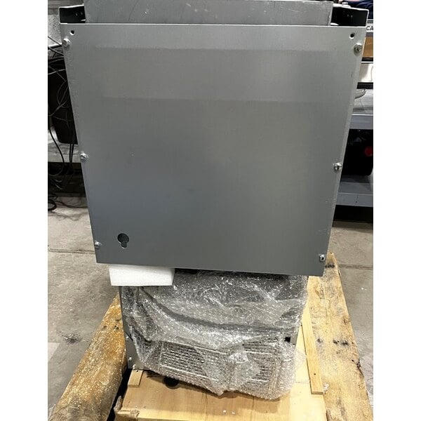 Scratch and Dent Avantco F4-ES-N 45-50 lb. Natural Gas Stainless Steel Floor Fryer - 85,000 BTU