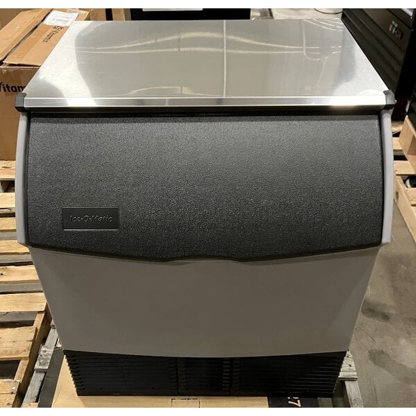 Scratch and Dent Ice-O-Matic CIMU300FA90 30 3/8" Air-Cooled Undercounter Full Dice Cube Ice Machine with 112 lb. Bin - 302 lb., 115V