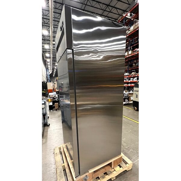 Scratch and Dent Avantco Z1-F-HC 29" Solid Door Stainless Steel Reach-In Freezer