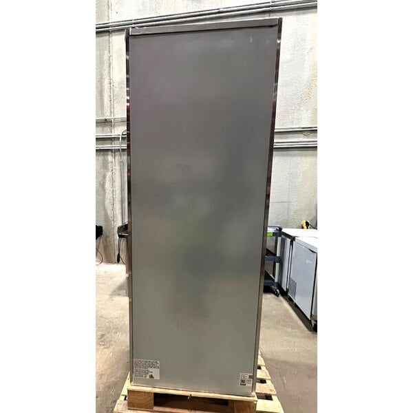 Scratch and Dent Avantco Z1-F-HC 29" Solid Door Stainless Steel Reach-In Freezer