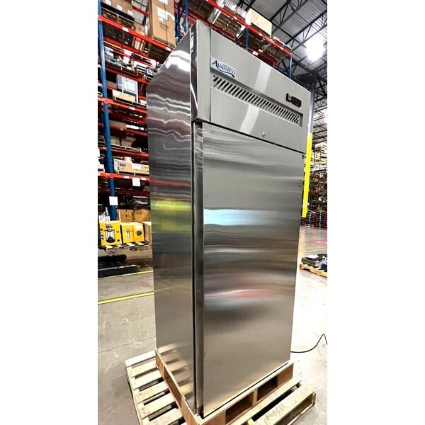 Scratch and Dent Avantco Z1-F-HC 29" Solid Door Stainless Steel Reach-In Freezer