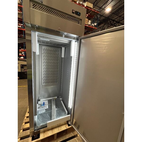Scratch and Dent Avantco Z1-F-HC 29" Solid Door Stainless Steel Reach-In Freezer