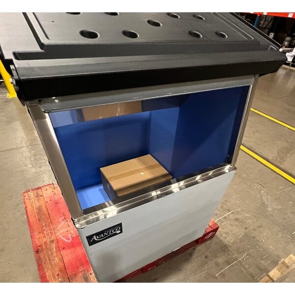 Scratch and Dent Avantco Ice BIN27530 30" Ice Storage Bin - 375 lb.